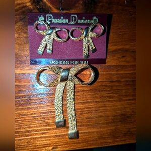 Goldtown nugget brooch in matching earrings